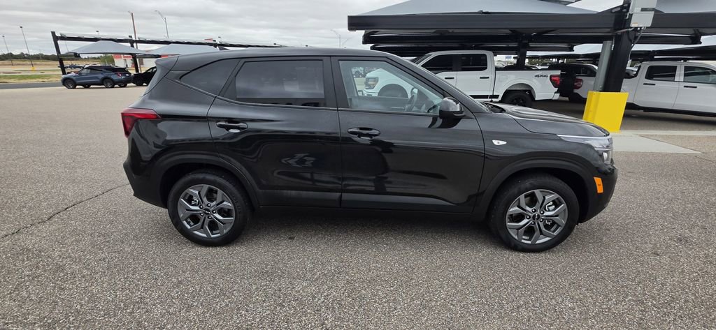Used 2026 Kia Seltos LX AWD/4WD image 5