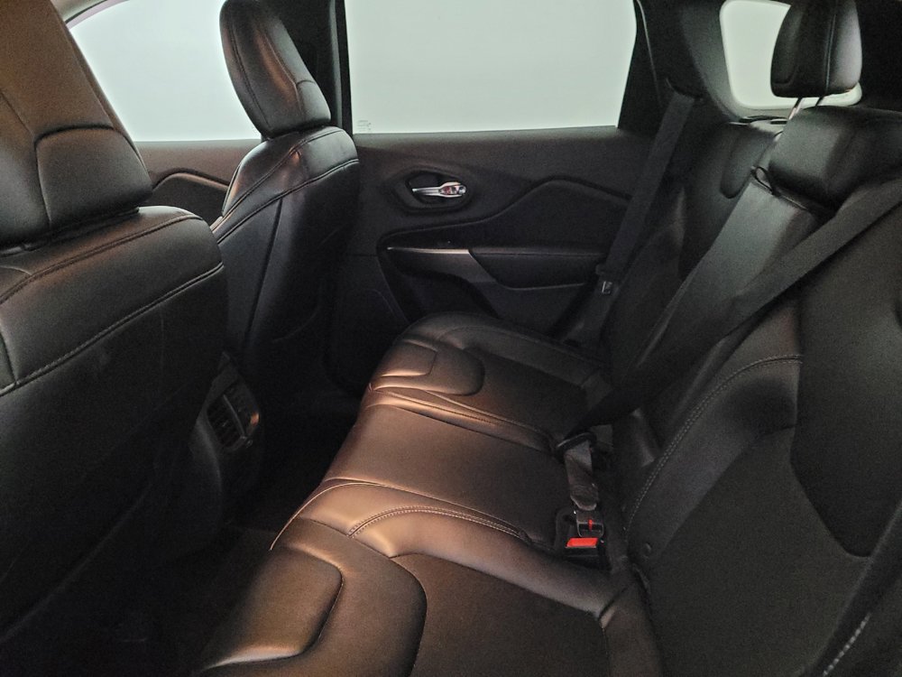 Used 2019 Jeep Cherokee Latitude Plus AWD/4WD image 18