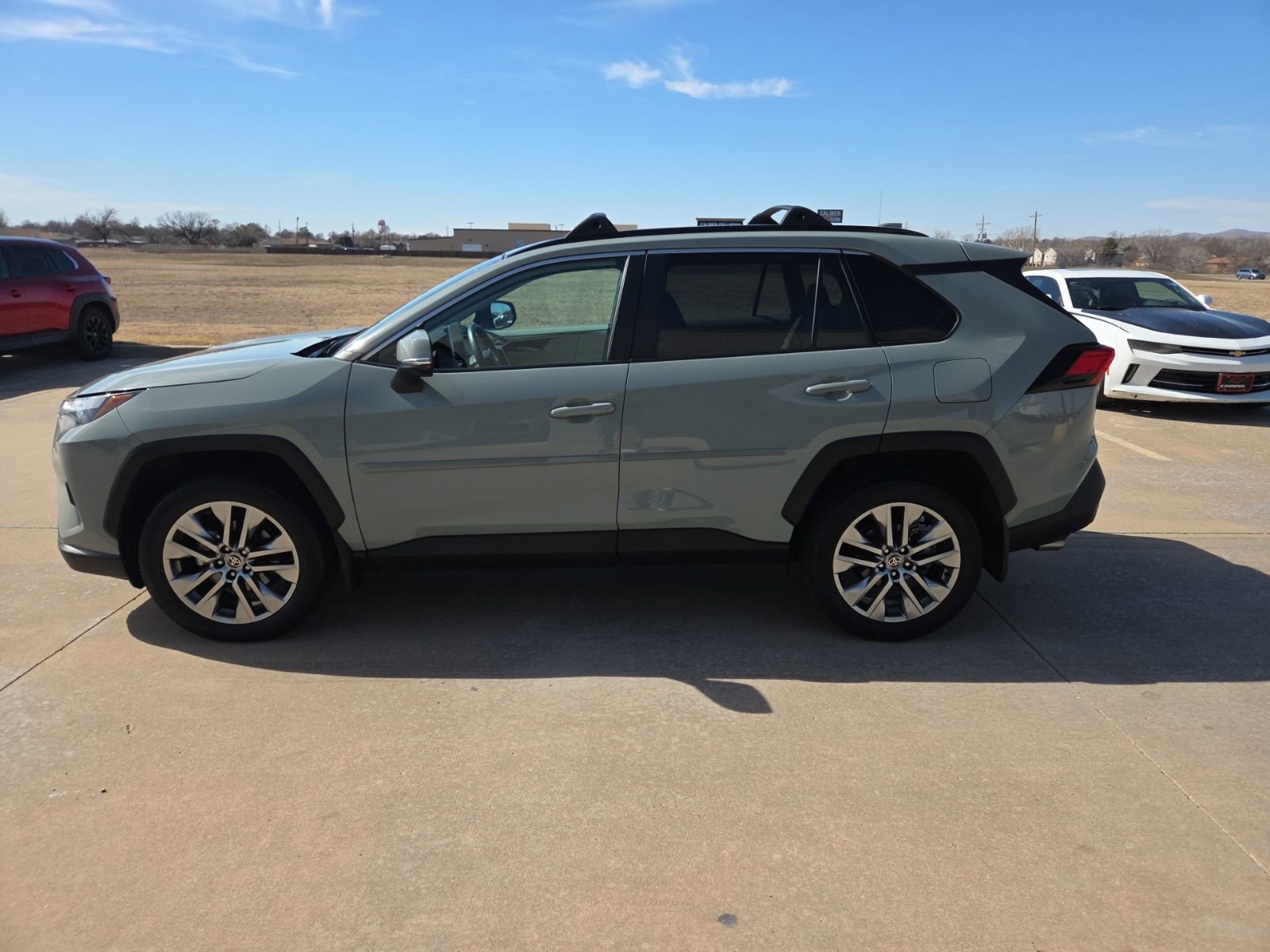 Used 2023 Toyota RAV4 XLE Premium image 8