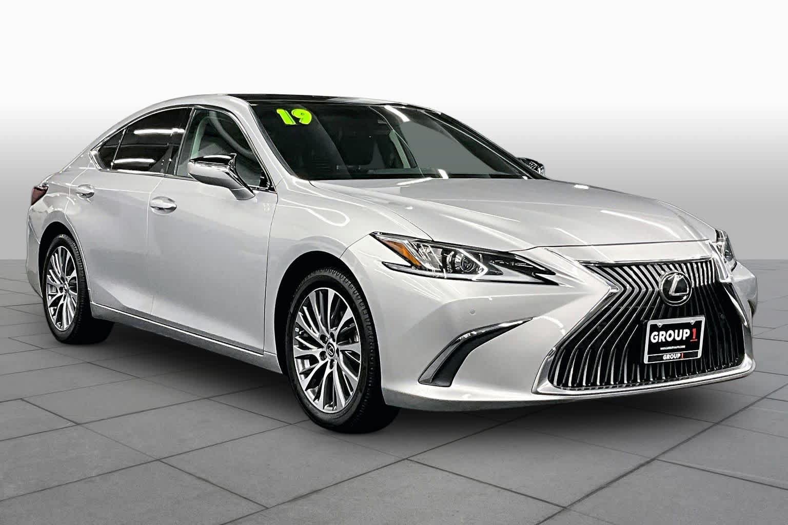 Used 2019 Lexus ES 350 w/ Premium Package FWD image 2