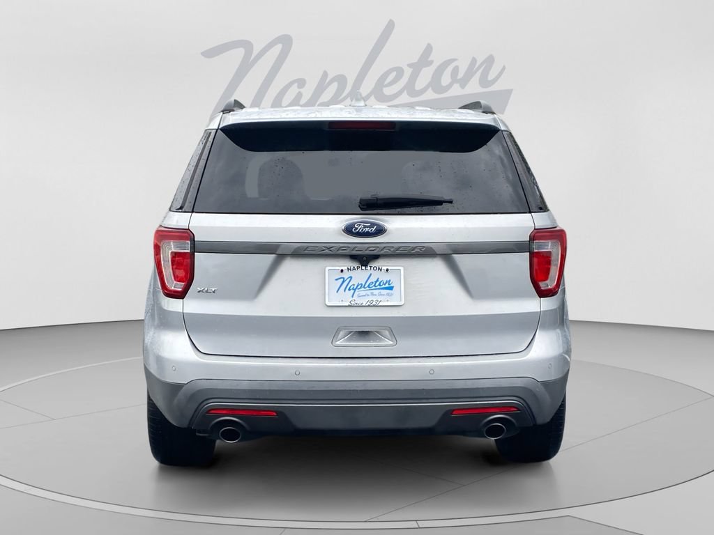 Used 2017 Ford Explorer XLT w/ Equipment Group 202A FWD image 4