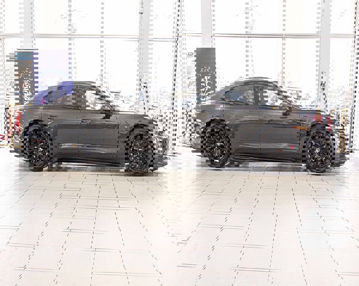 Used 2022 Porsche Taycan GTS image 12