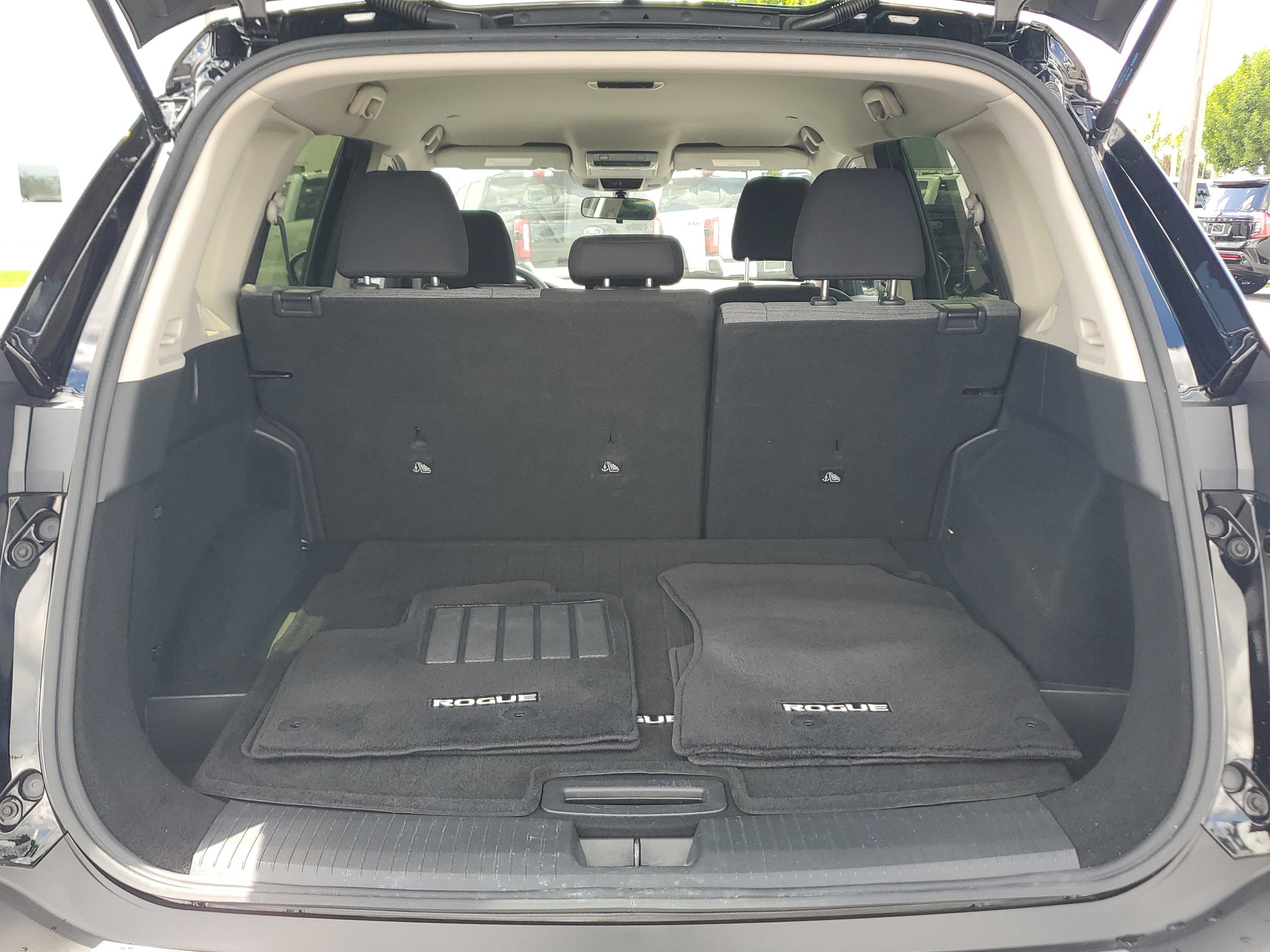 Used 2023 Nissan Rogue SV image 15