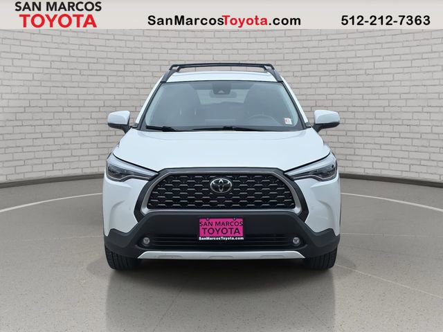 Used 2022 Toyota Corolla Cross XLE image 2