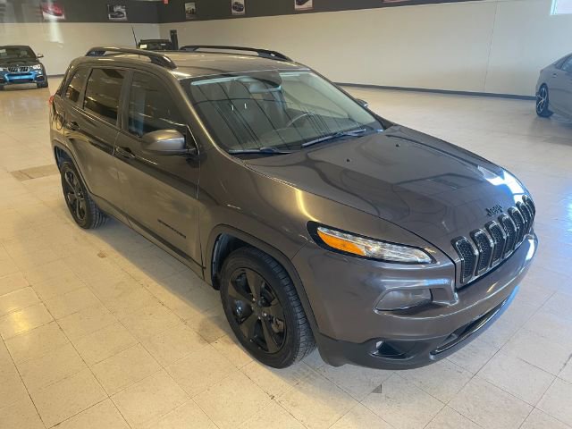 Used 2018 Jeep Cherokee Latitude w/ Altitude Package image 1