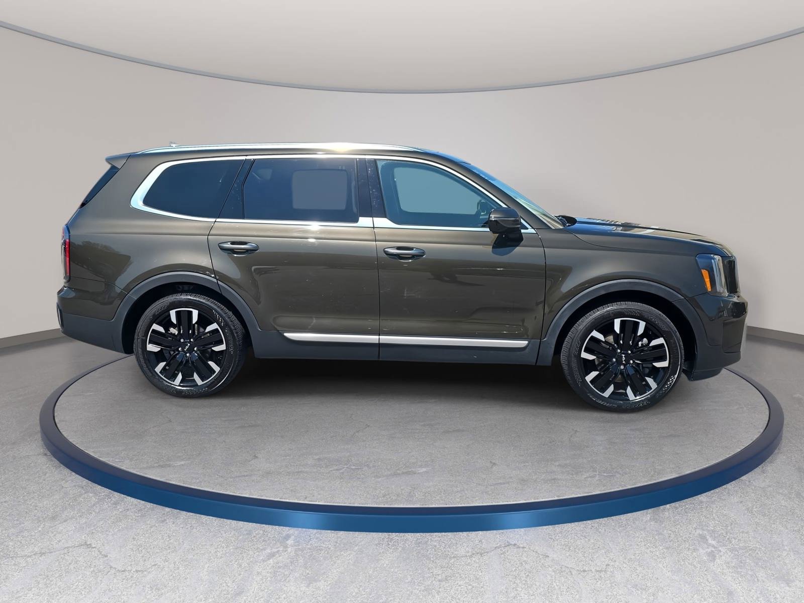 Used 2024 Kia Telluride SX w/ Towing Package AWD/4WD image 4