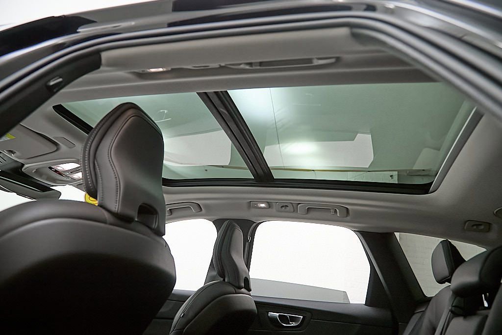 New 2026 Volvo XC60 B5 Ultra w/ Protection Package Premier image 21