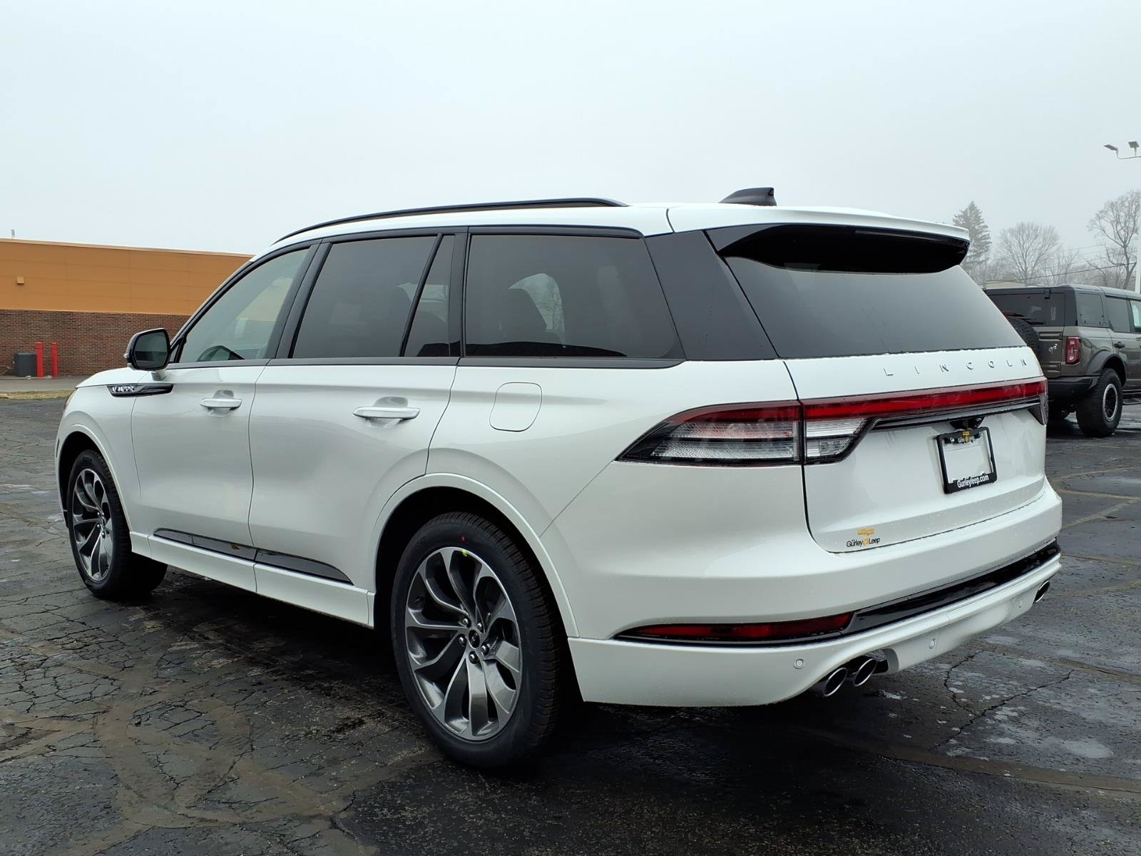 New 2026 Lincoln Aviator AWD image 9
