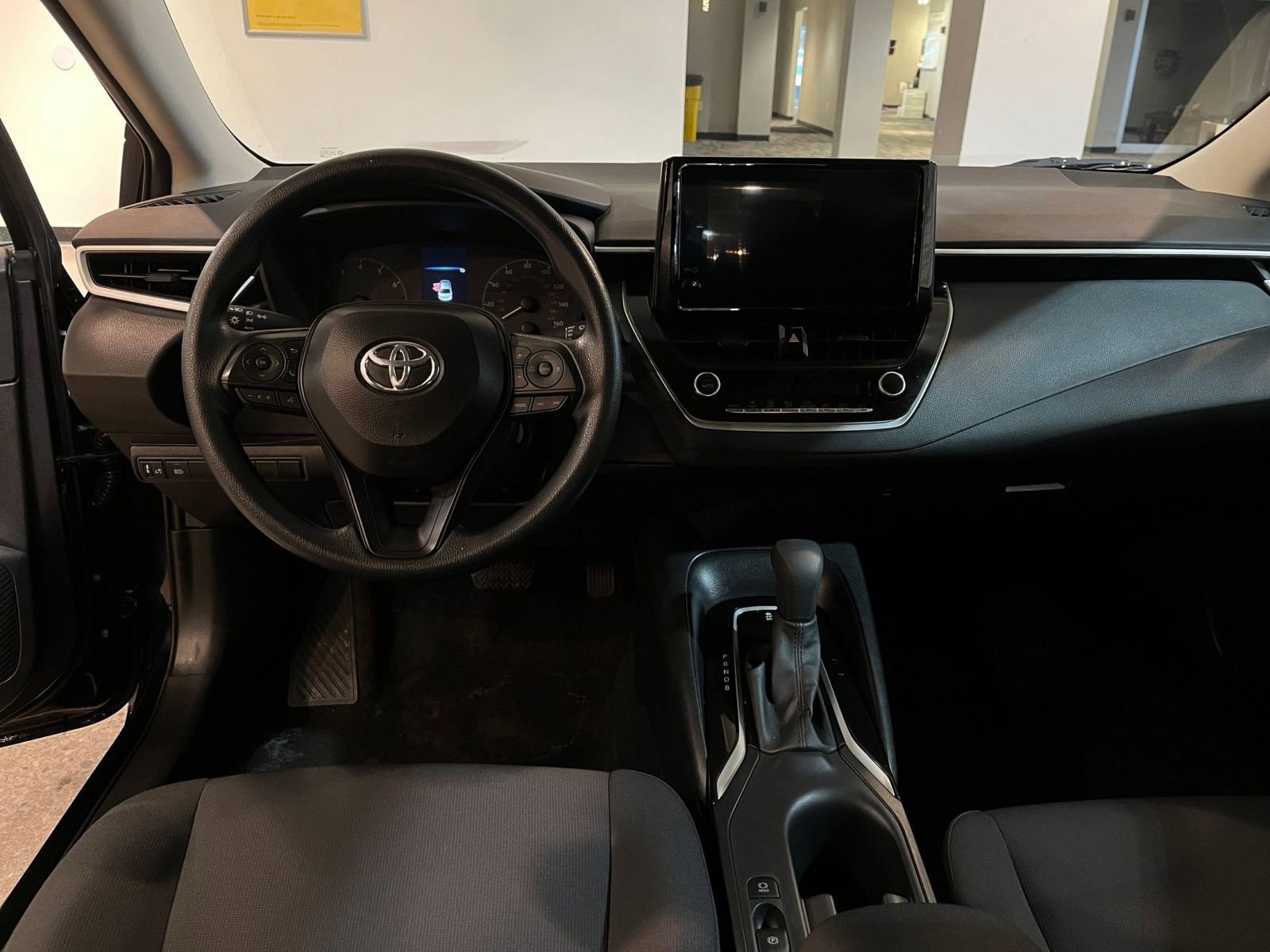 Used 2025 Toyota Corolla LE image 33