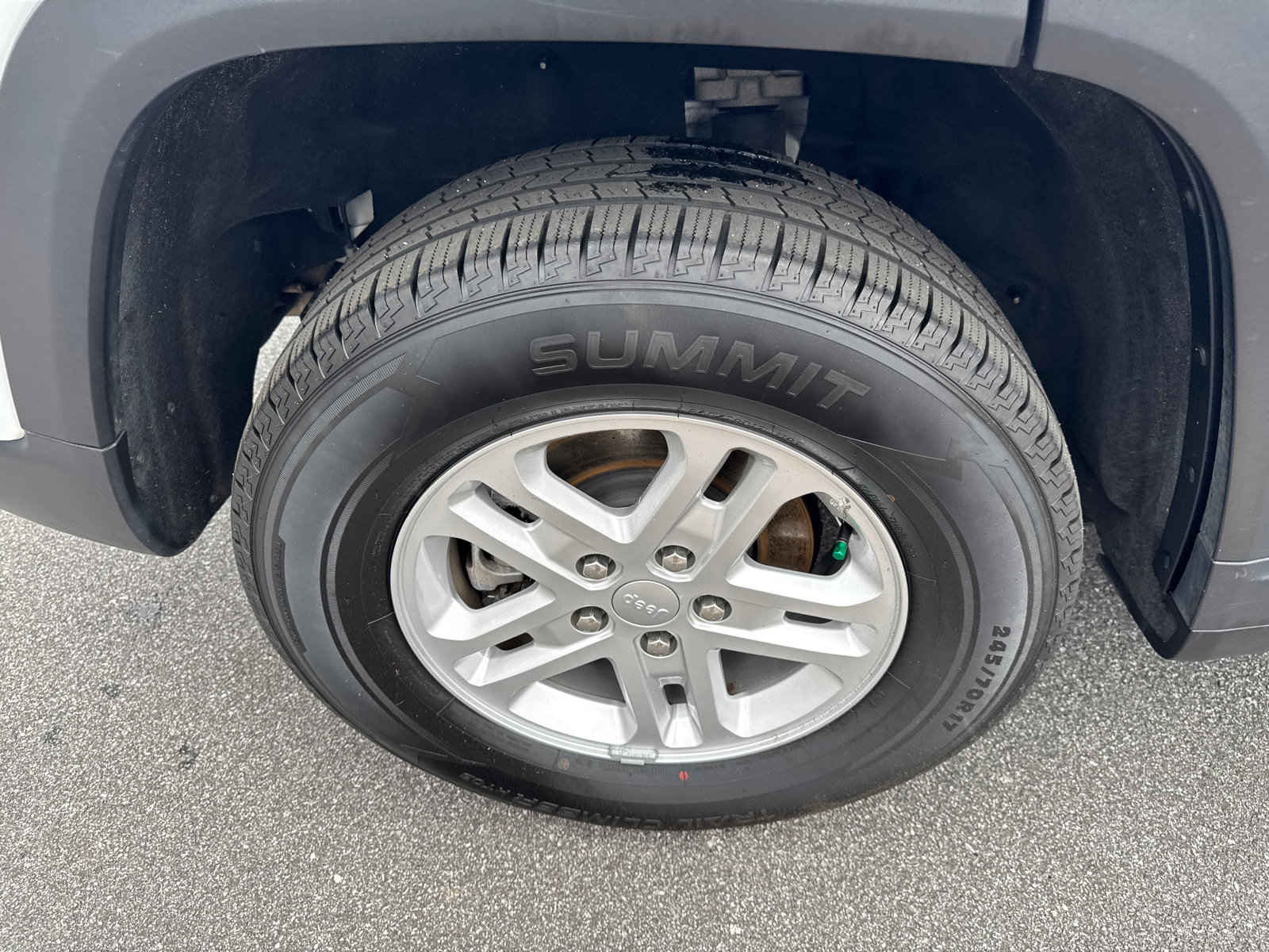 Used 2024 Jeep Grand Cherokee Laredo image 17