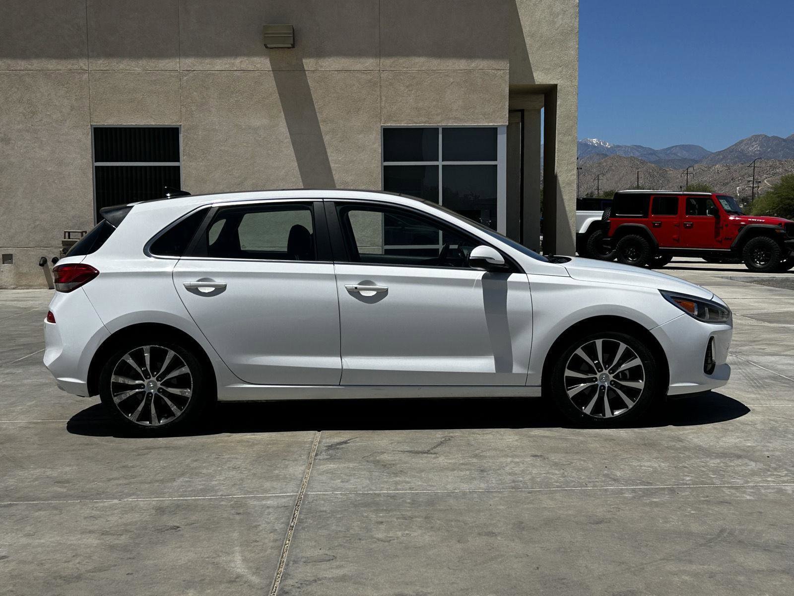 Used 2020 Hyundai Elantra GT w/ Style Package 02 FWD image 9
