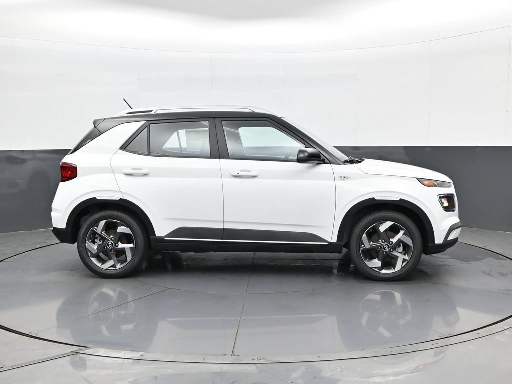New 2026 Hyundai Venue SEL FWD image 4