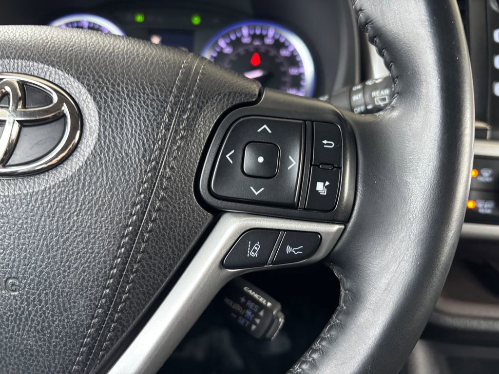 Used 2019 Toyota Highlander XLE image 12