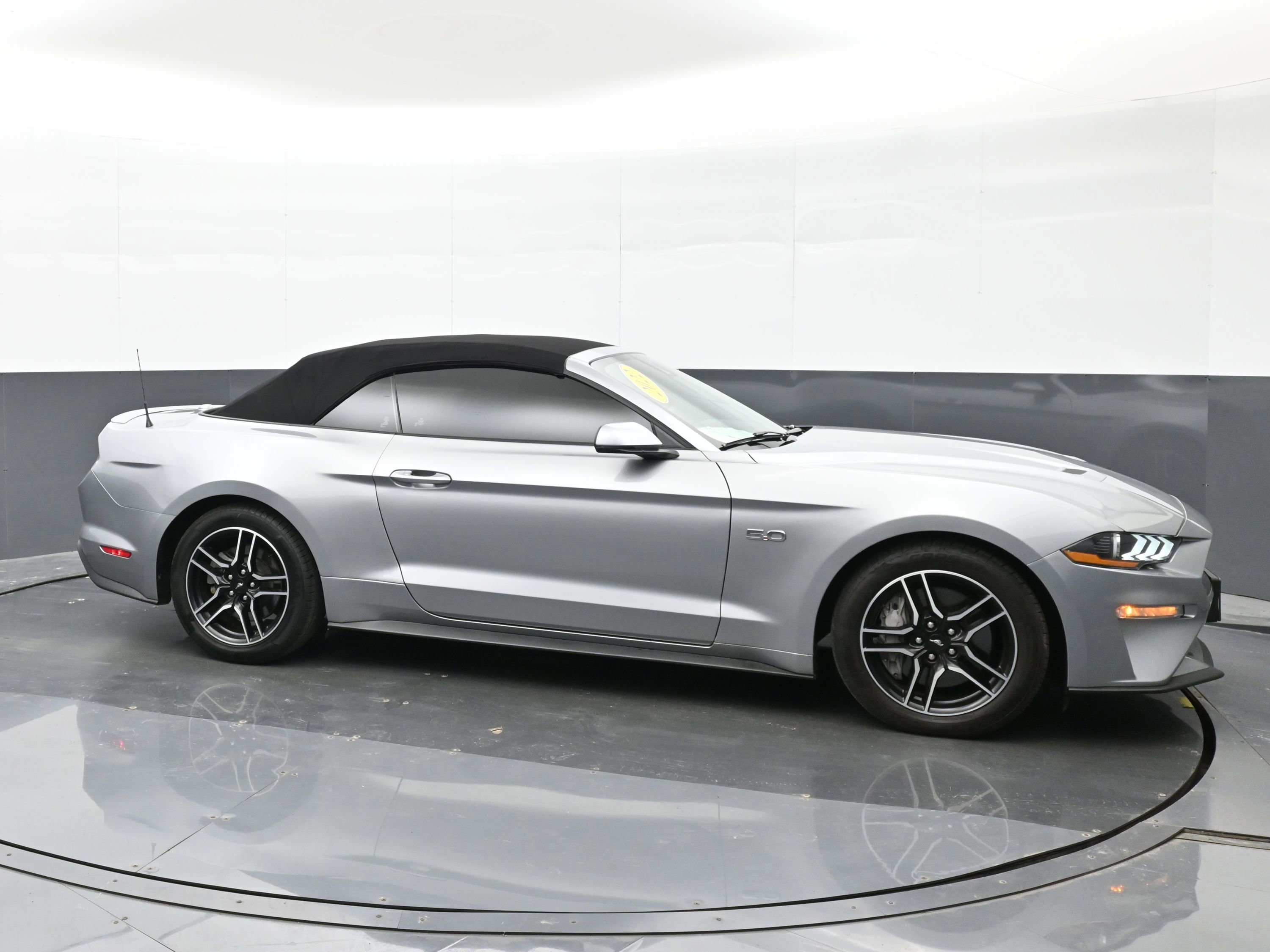 Used 2022 Ford Mustang GT Premium w/ Equipment Group 401A RWD image 5