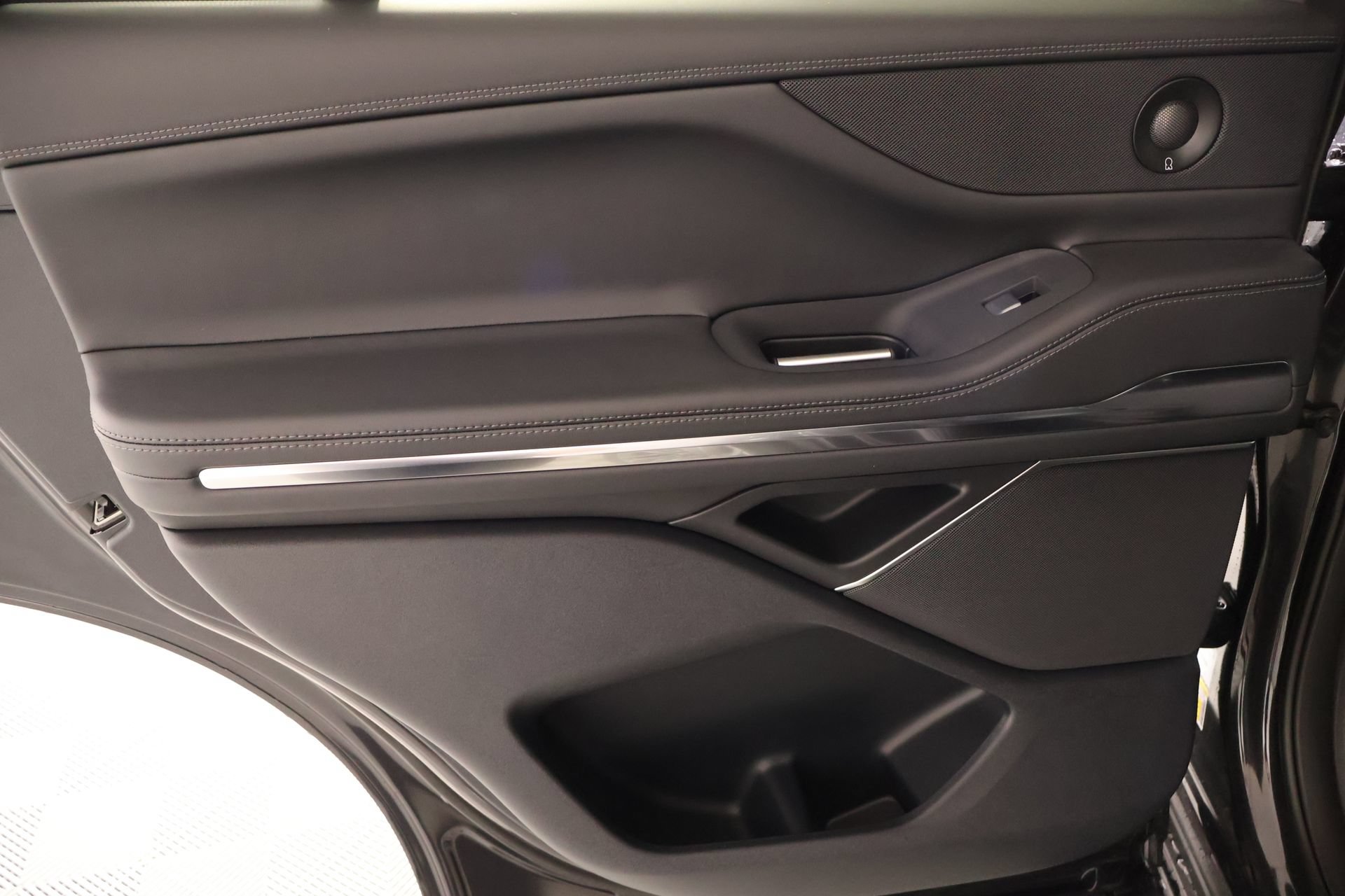 New 2026 Lincoln Navigator Premiere AWD/4WD image 17