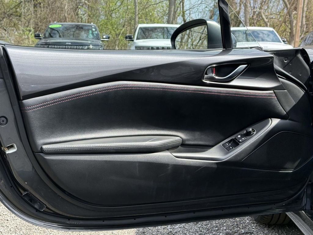 Used 2019 MAZDA MX-5 Miata RF Grand Touring image 11