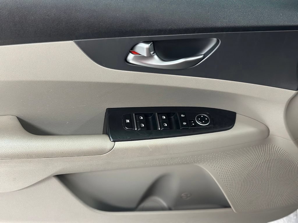 Used 2020 Kia Forte LXS FWD image 13