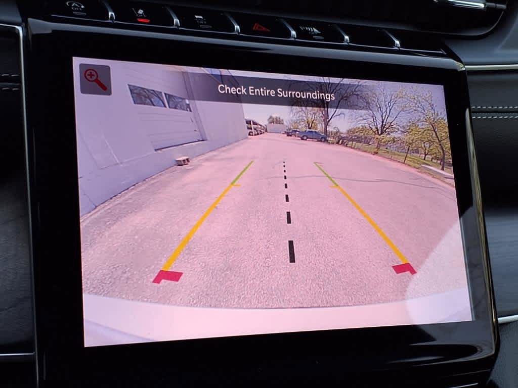 Used 2025 Jeep Grand Cherokee L Limited w/ Black Appearance Package image 21