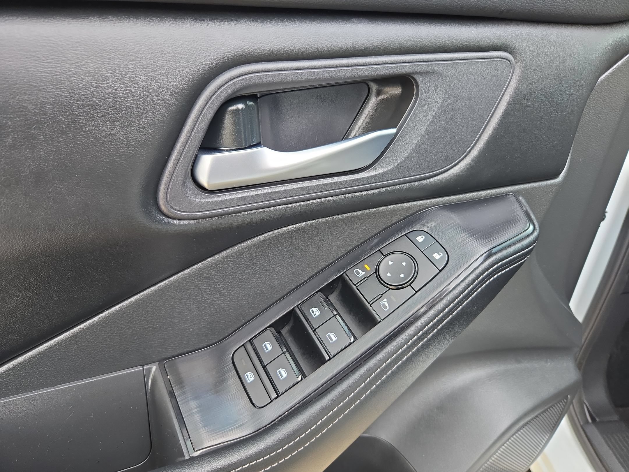 Certified 2026 Nissan Rogue SV FWD image 12