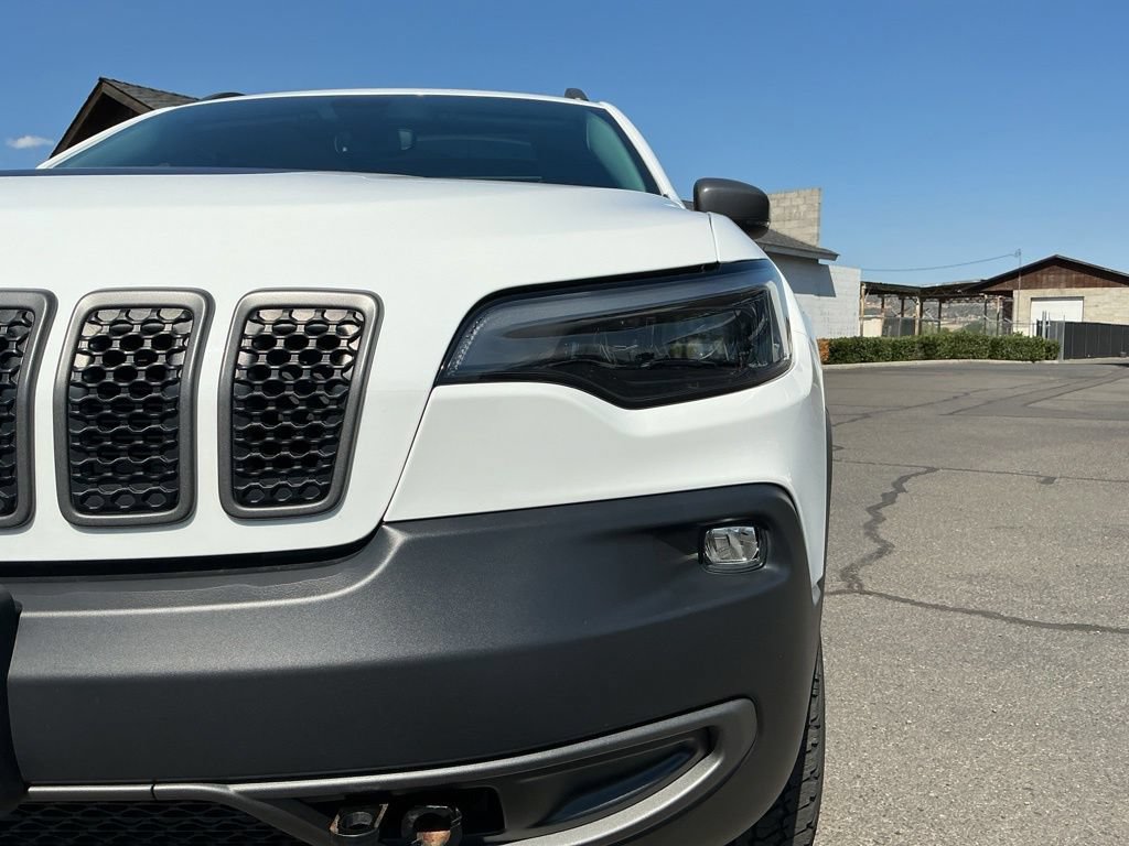 Used 2020 Jeep Cherokee Trailhawk AWD/4WD image 3