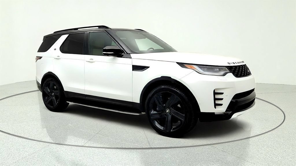 Used 2025 Land Rover Discovery Dynamic SE AWD/4WD image 3