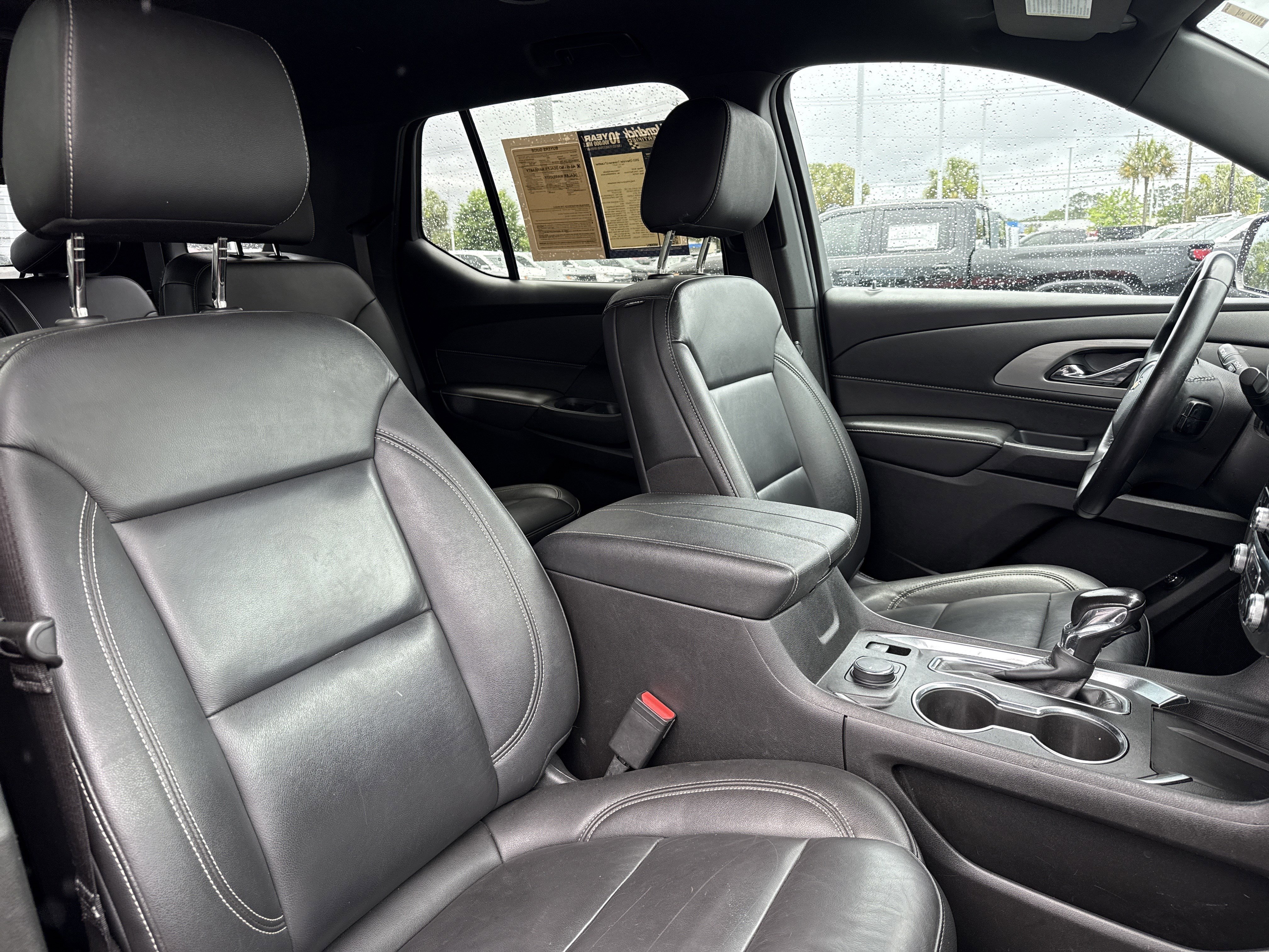 Used 2022 Chevrolet Traverse LT FWD image 32