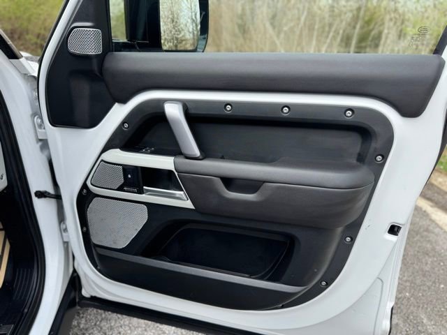 Certified 2024 Land Rover Defender 130 X-Dynamic SE AWD/4WD image 21