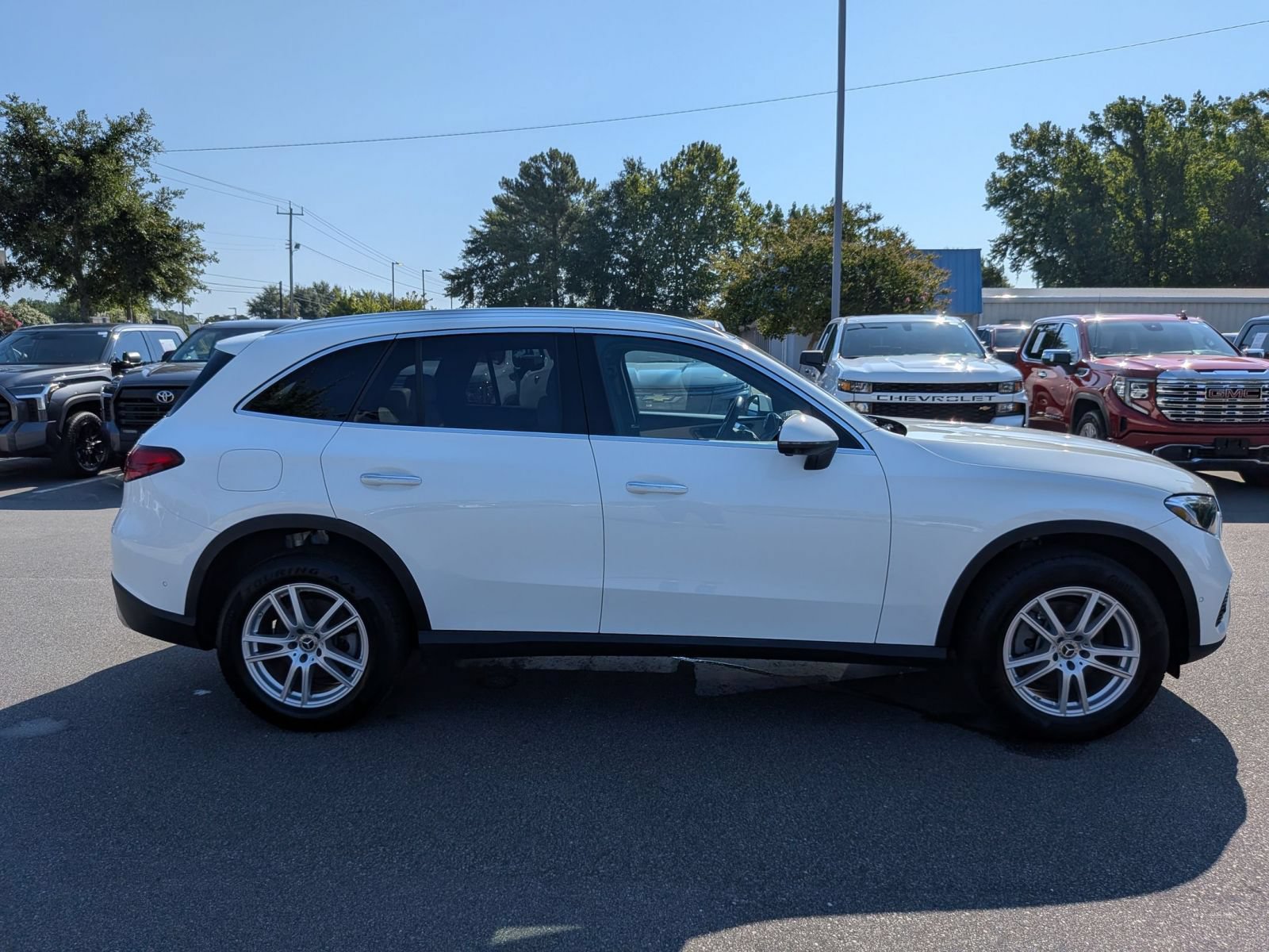 Used 2023 Mercedes-Benz GLC 300 4MATIC w/ Exclusive Trim Package image 2
