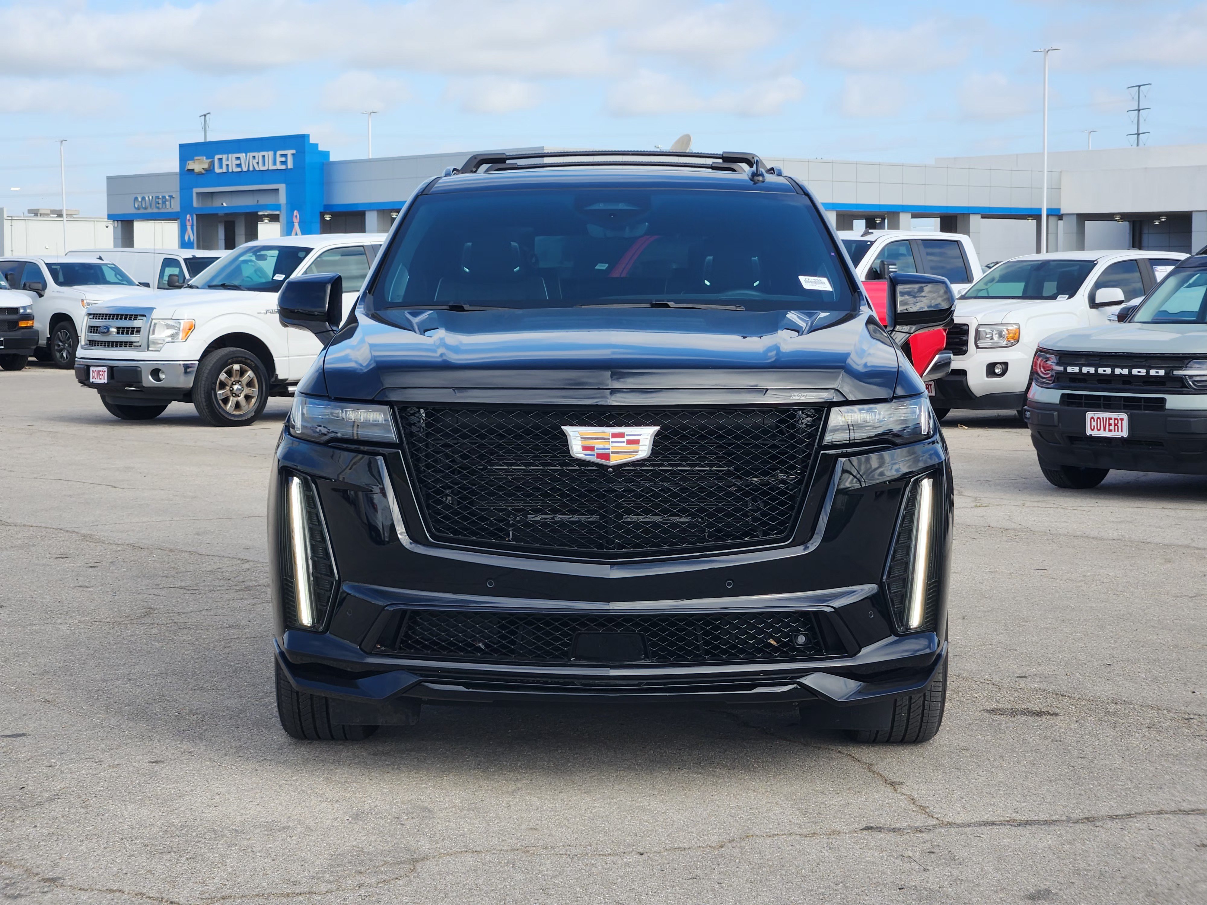 Used 2024 Cadillac Escalade ESV V w/ LPO, ONYX Package AWD/4WD image 2