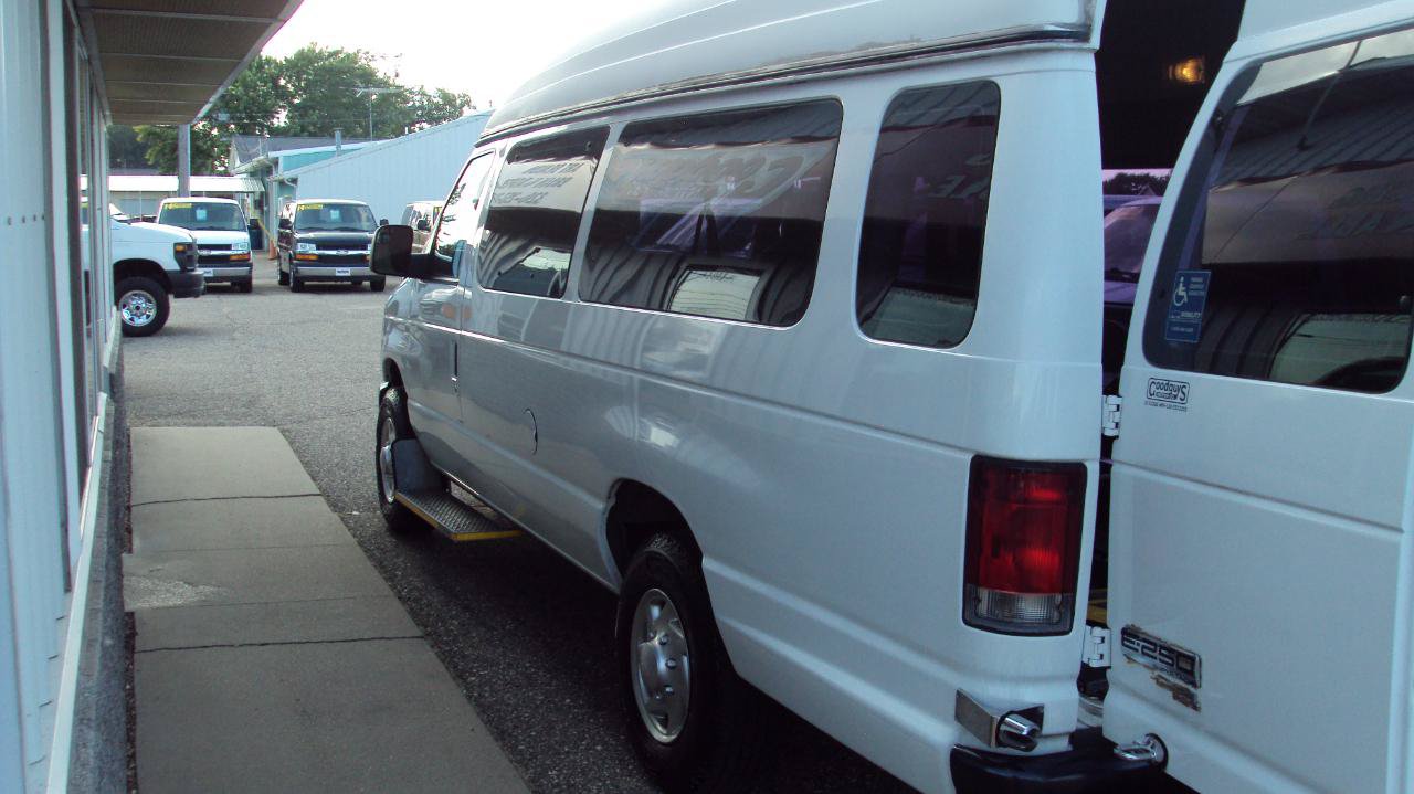 Used 2014 Ford E-250 and Econoline 250 Extended w/ Power Group RWD image 5