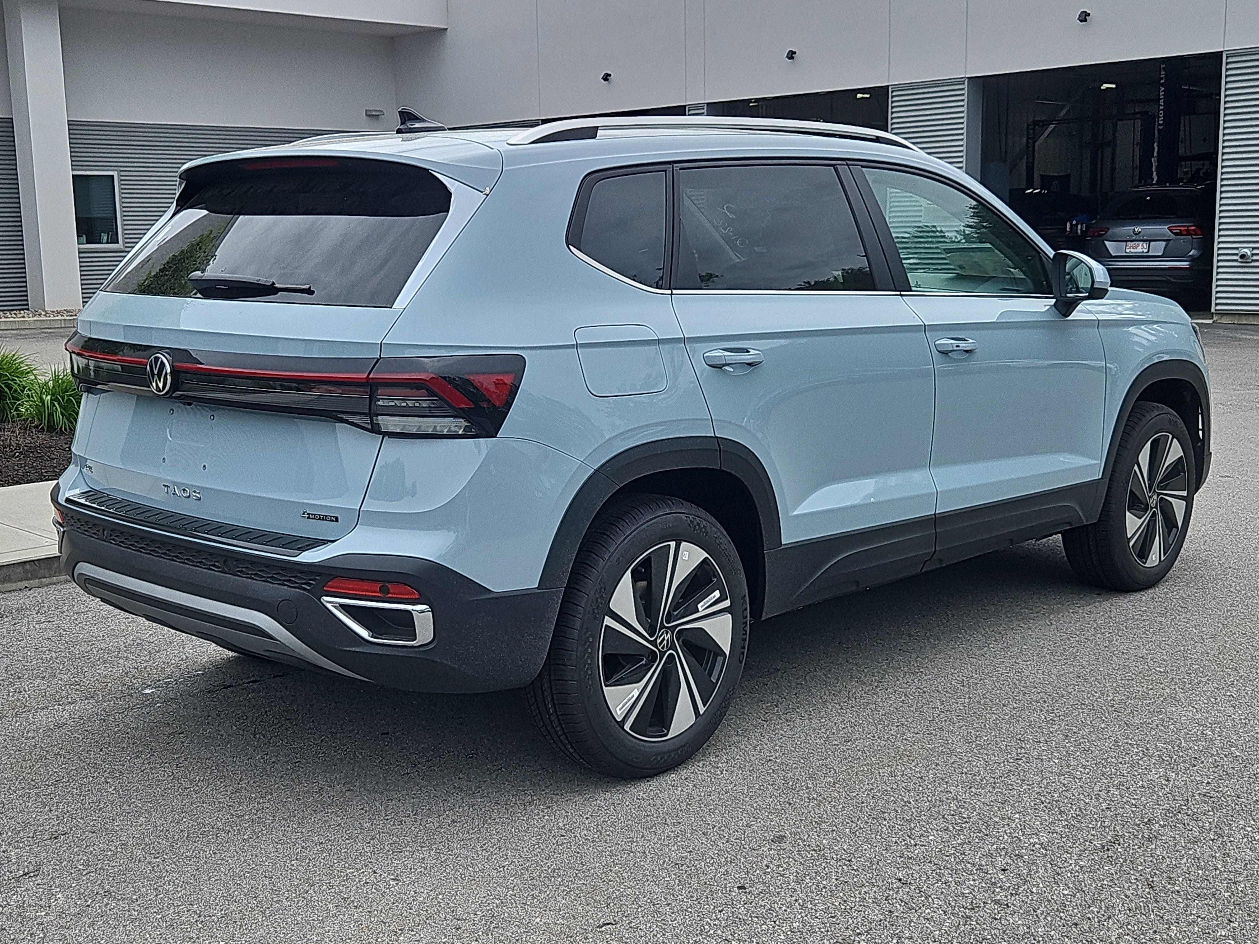 New 2026 Volkswagen Taos SE AWD/4WD image 2
