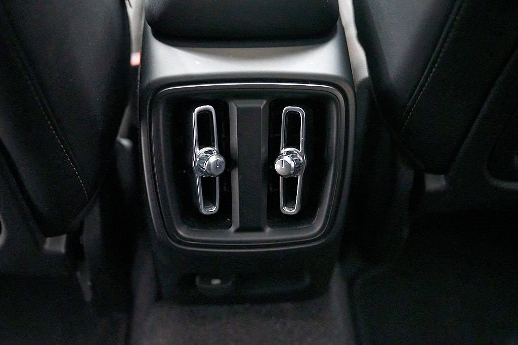 Used 2023 Volvo C40 Recharge Core AWD/4WD image 21