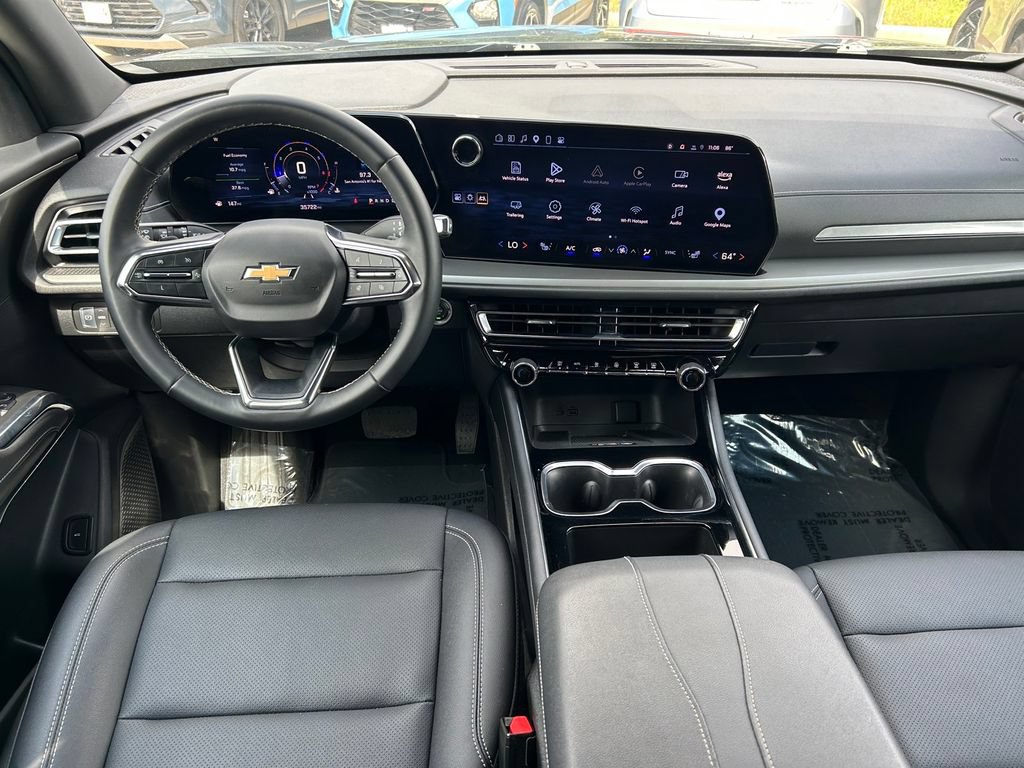 Used 2025 Chevrolet Traverse LT FWD image 16