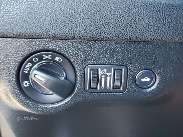 Used 2023 Chrysler 300 Touring w/ Sport Appearance Package RWD image 22
