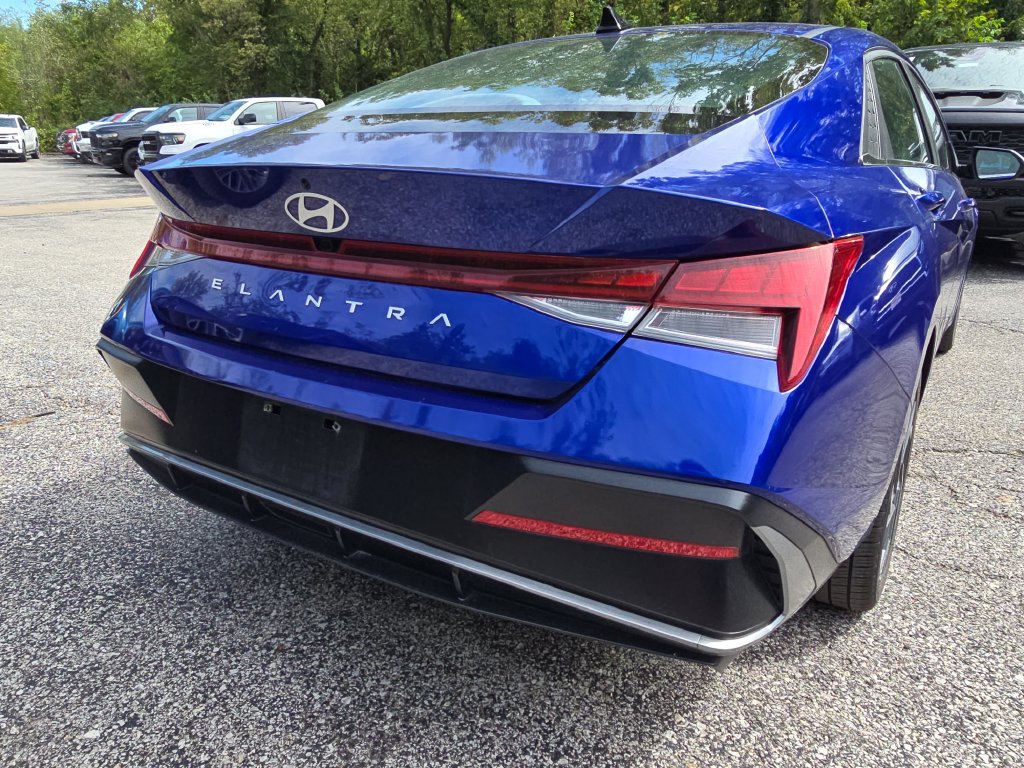 Used 2025 Hyundai Elantra SEL FWD image 7