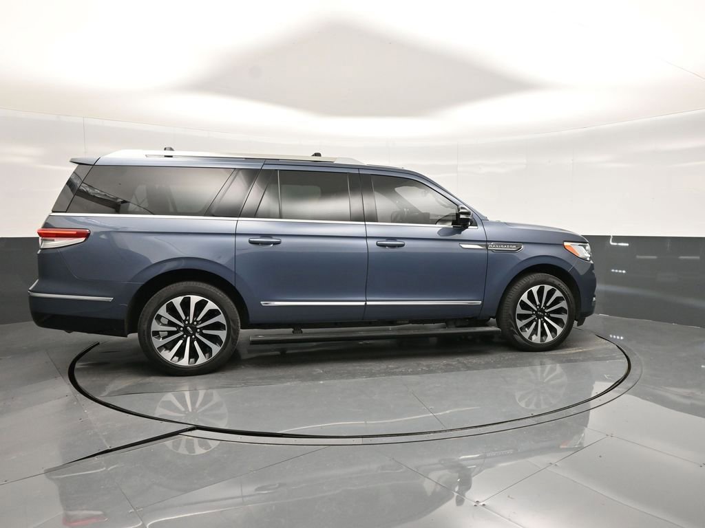 Used 2023 Lincoln Navigator L Reserve AWD/4WD image 12