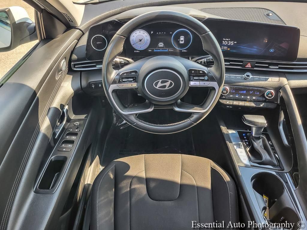 Used 2025 Hyundai Elantra SEL FWD image 19