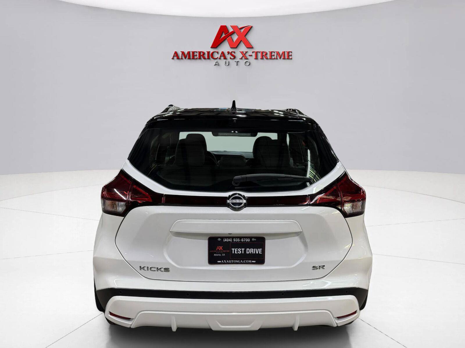 Used 2023 Nissan Kicks SR w/ SR Premium Package FWD image 7