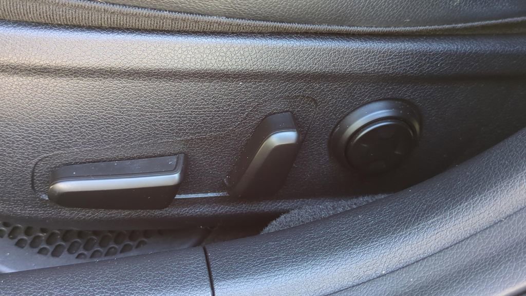 Used 2022 Kia Stinger GT-Line w/ Sun & Sound Package image 16