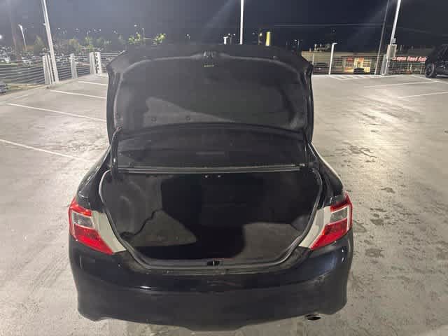 Used 2012 Toyota Camry SE w/ Leather Pkg FWD image 9