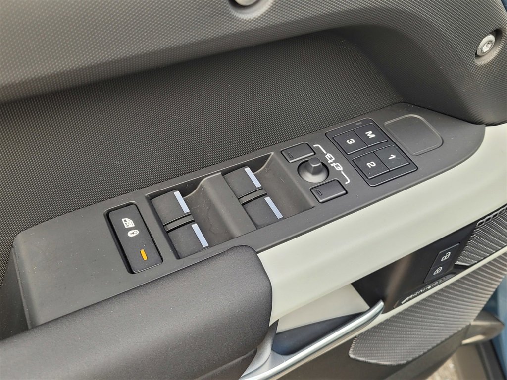 Used 2024 Land Rover Defender 110 S image 19