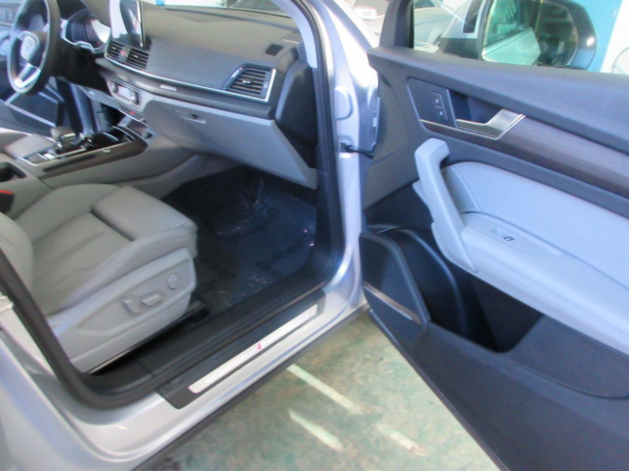 Used 2024 Audi Q5 2.0T Premium Plus w/ Premium Plus Package AWD/4WD image 24