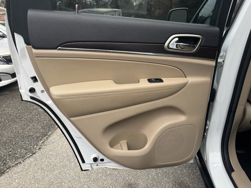 Used 2014 Jeep Grand Cherokee Limited image 16