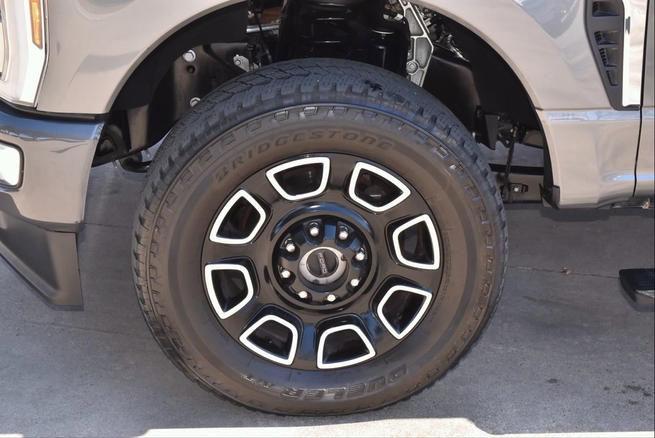 Certified 2024 Ford F250 Platinum w/ FX4 Off-Road Package image 43