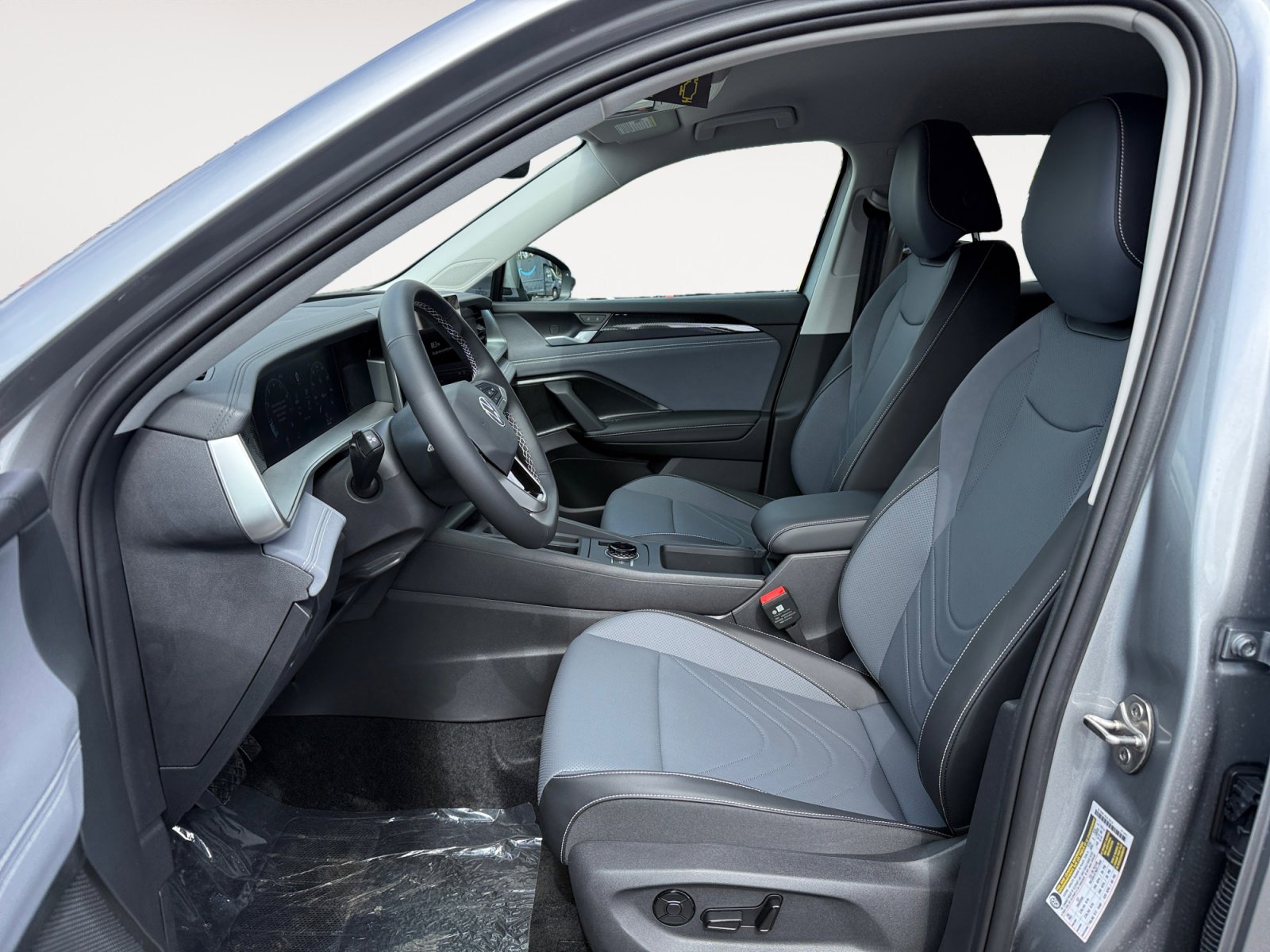 New 2026 Volkswagen Tiguan SE FWD image 10