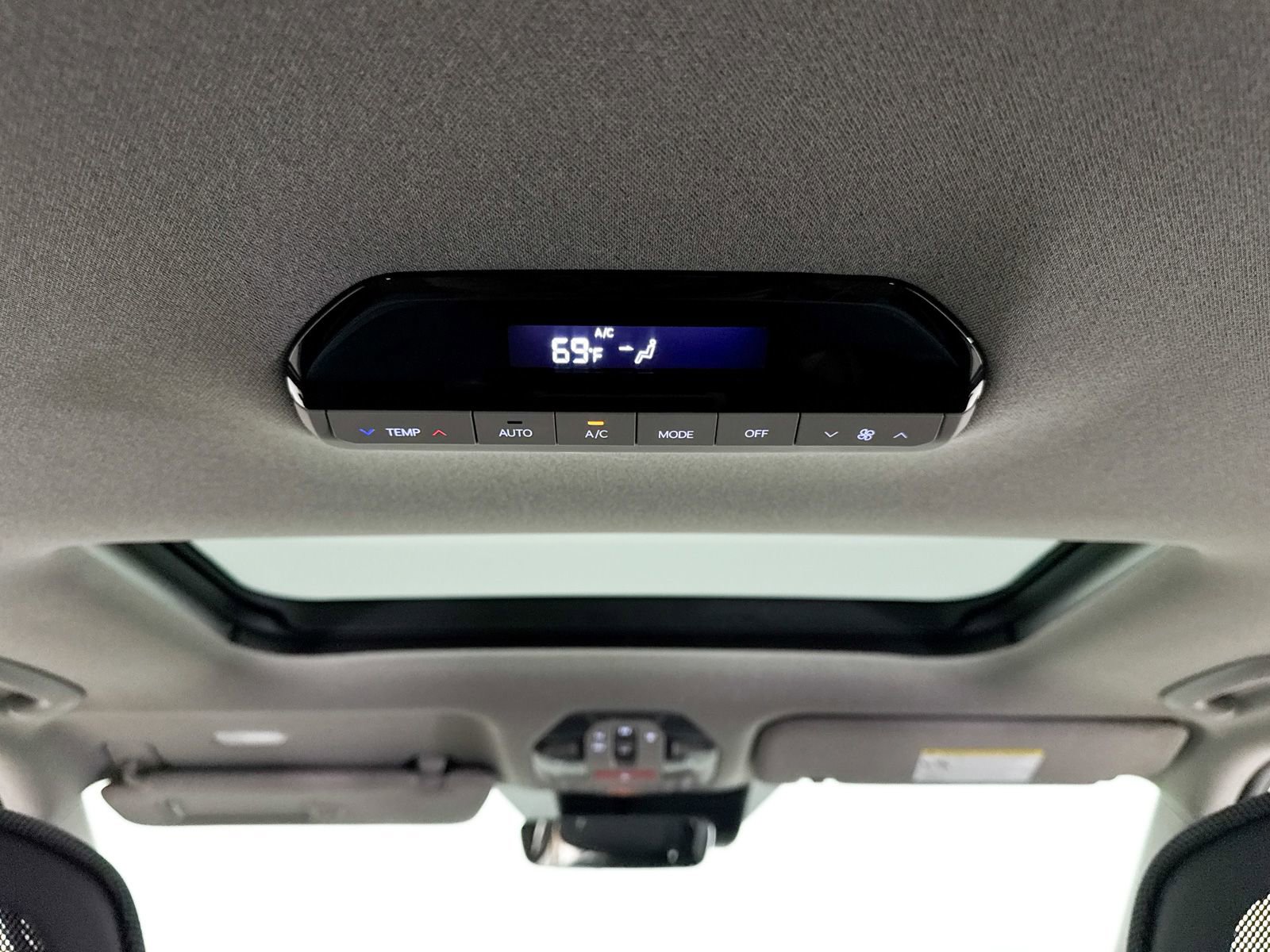 Used 2025 Kia EV9 Wind image 33