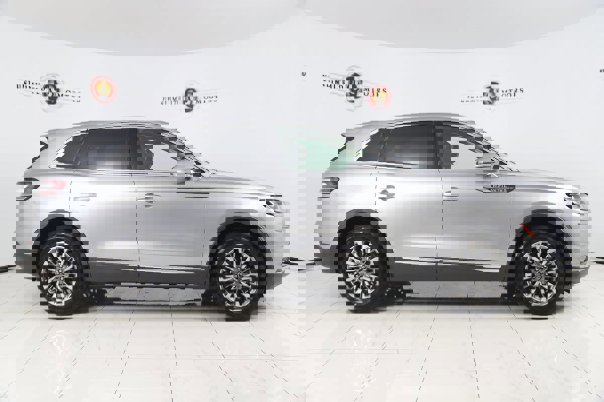 Used 2021 Lincoln Nautilus FWD w/ Equipment Group 101A image 2