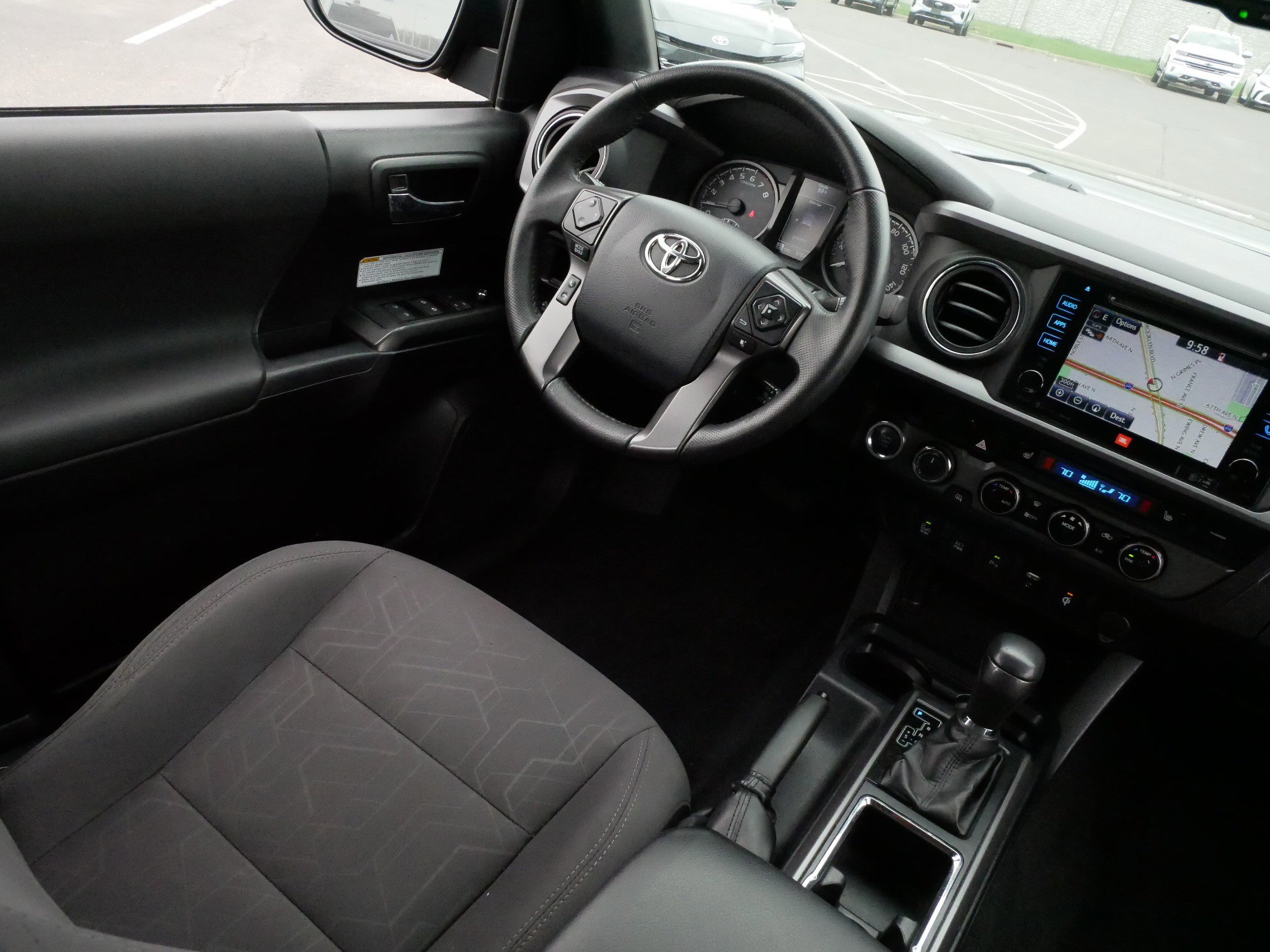 Used 2017 Toyota Tacoma TRD Off-Road AWD/4WD image 9