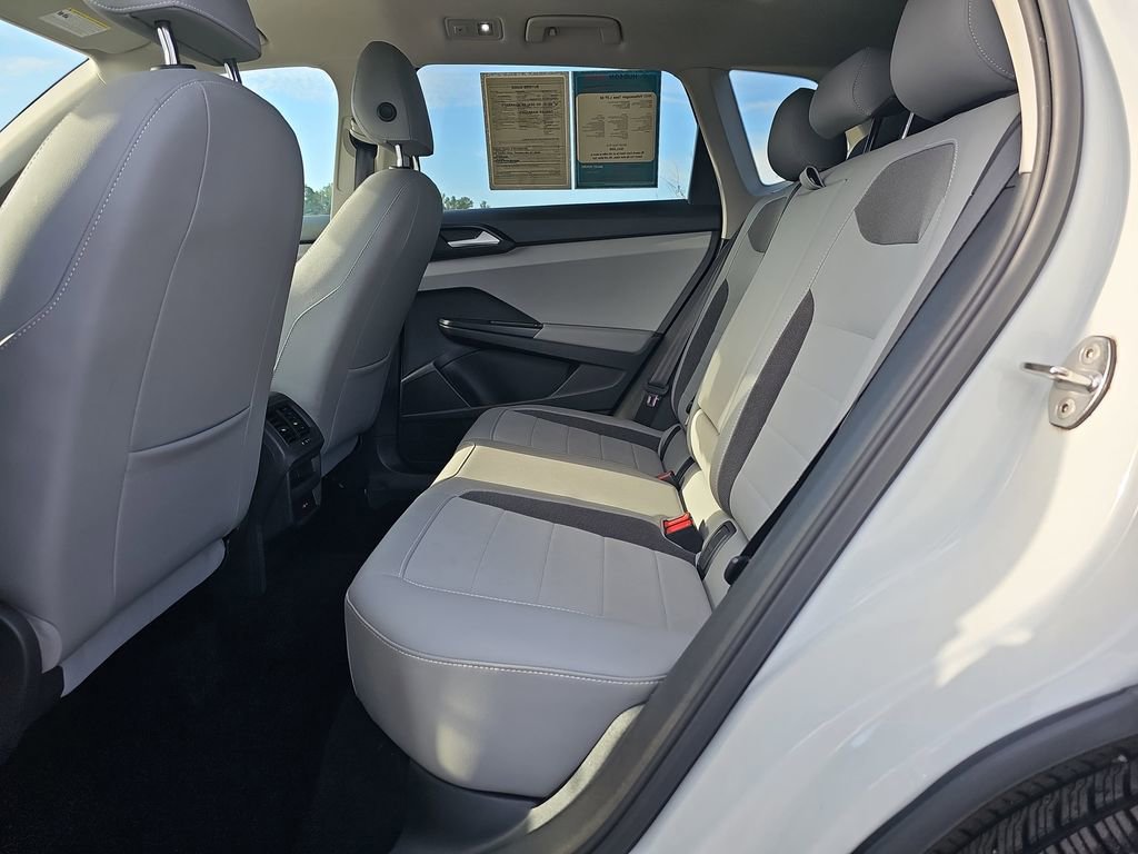 Used 2022 Volkswagen Taos SE w/ Panoramic Sunroof Package image 17