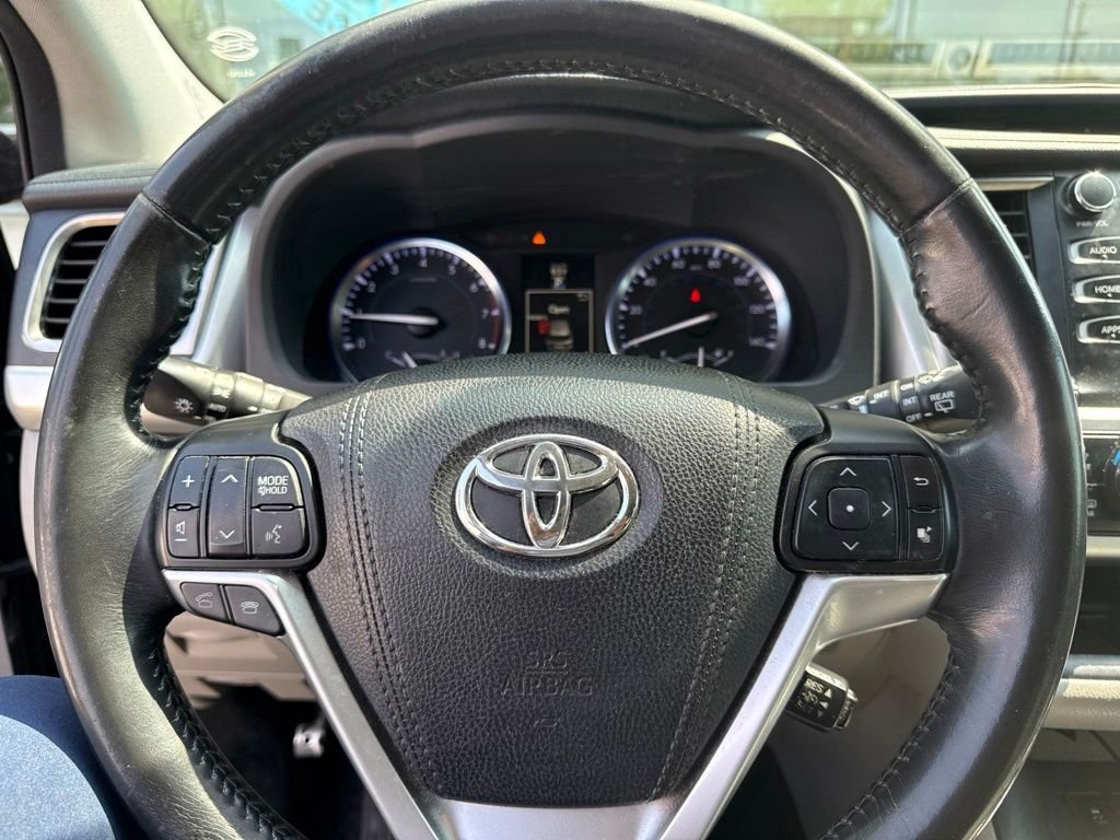 Used 2015 Toyota Highlander XLE FWD image 5